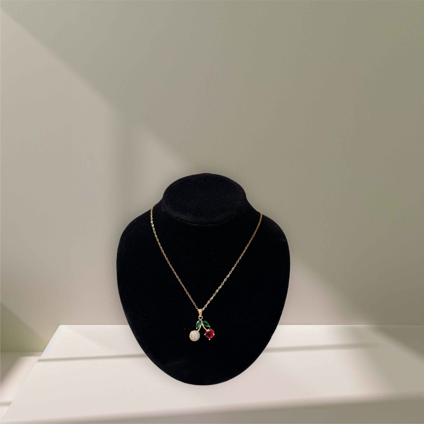 Collier Cerise Orné de Strass en Acier Inoxydable