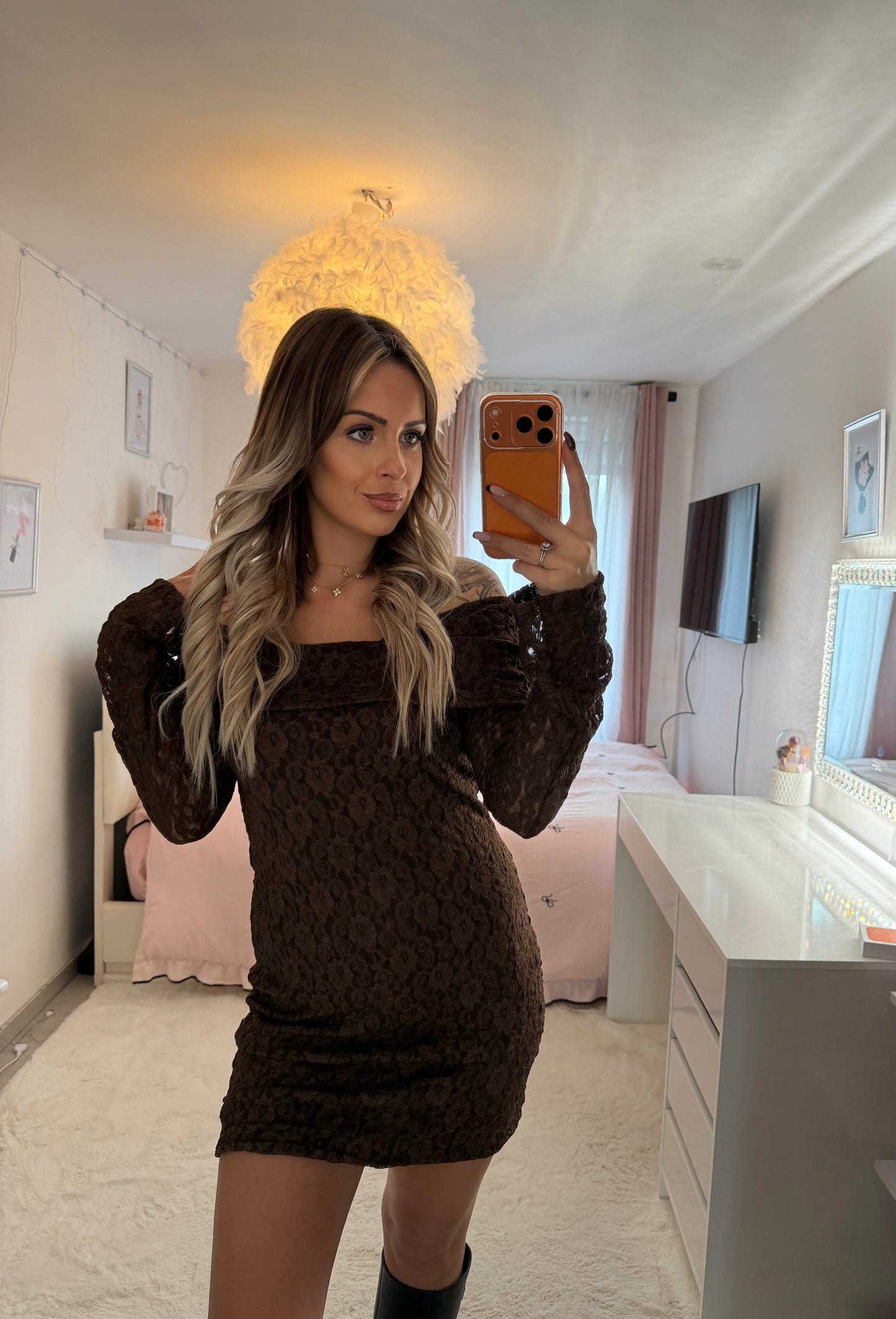 Robe dénudée en dentelle