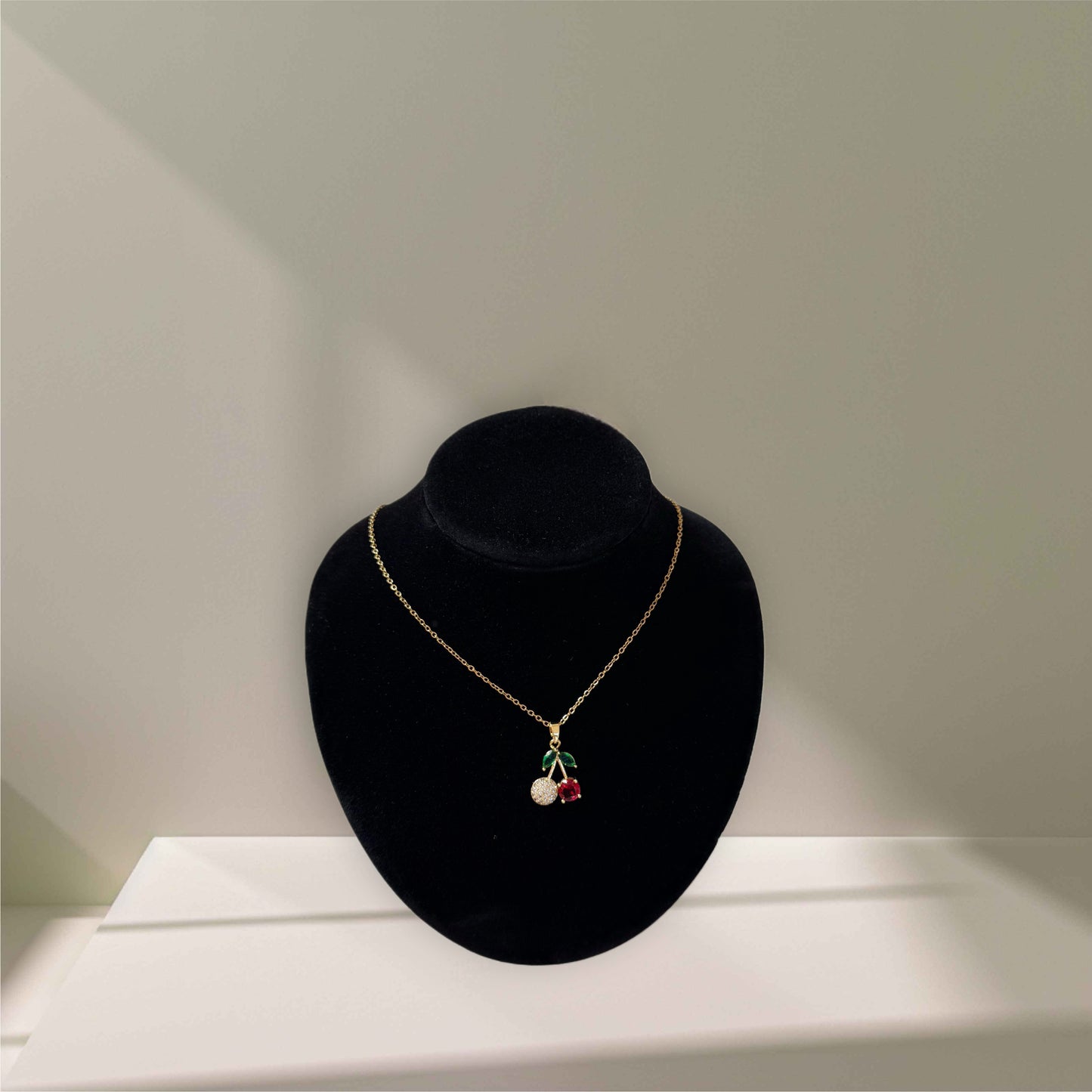 Collier Cerise Orné de Strass en Acier Inoxydable