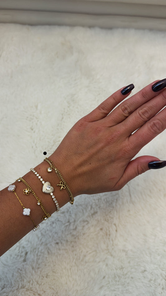 Bracelet doré noeud et cœurs