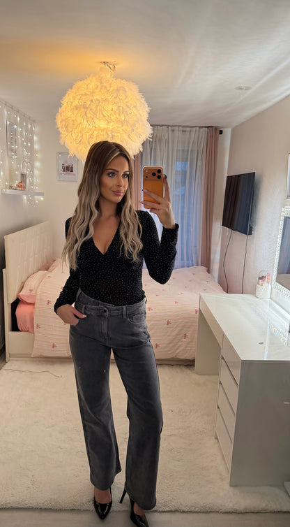 Jeans droit à bouton décalé