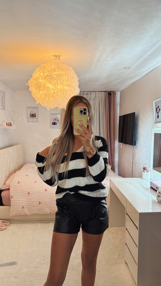Short en simili cuir taille haute