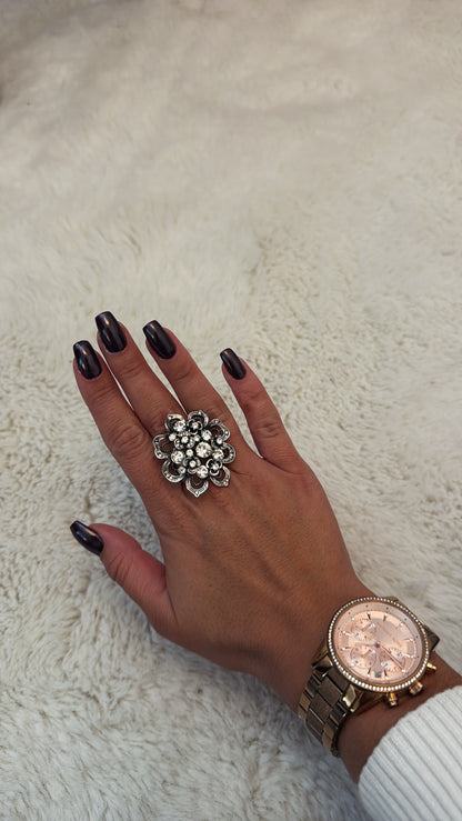 Bague fleur strass
